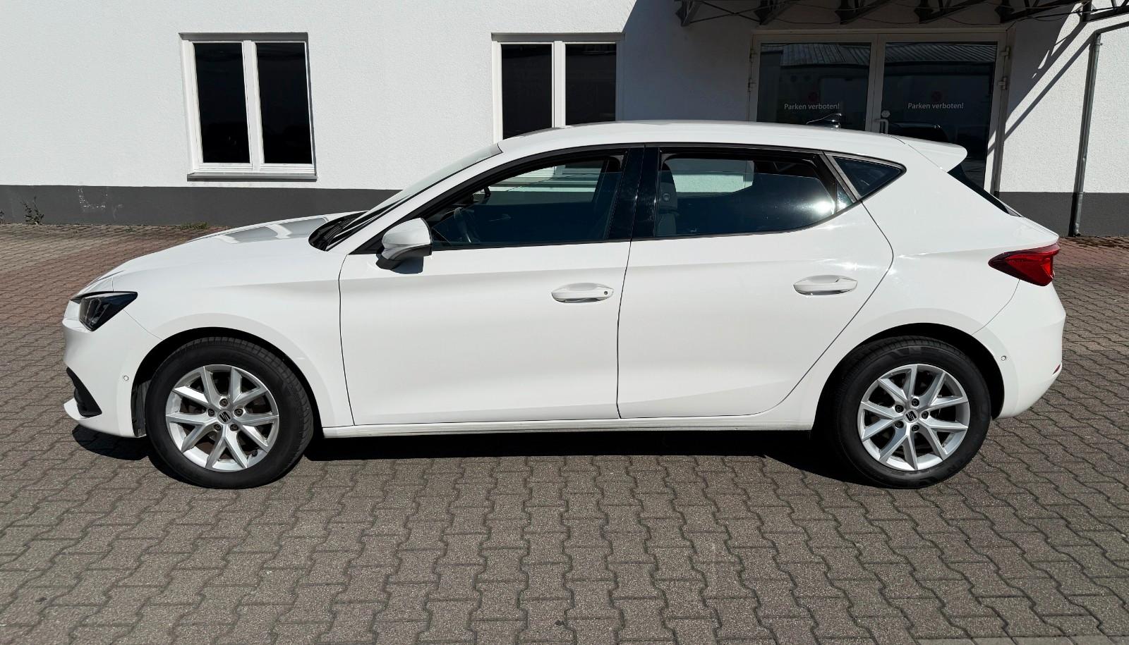Seat Leon Style LIMO DSG NAVI/R-CAM/AHK/LED/1HAND