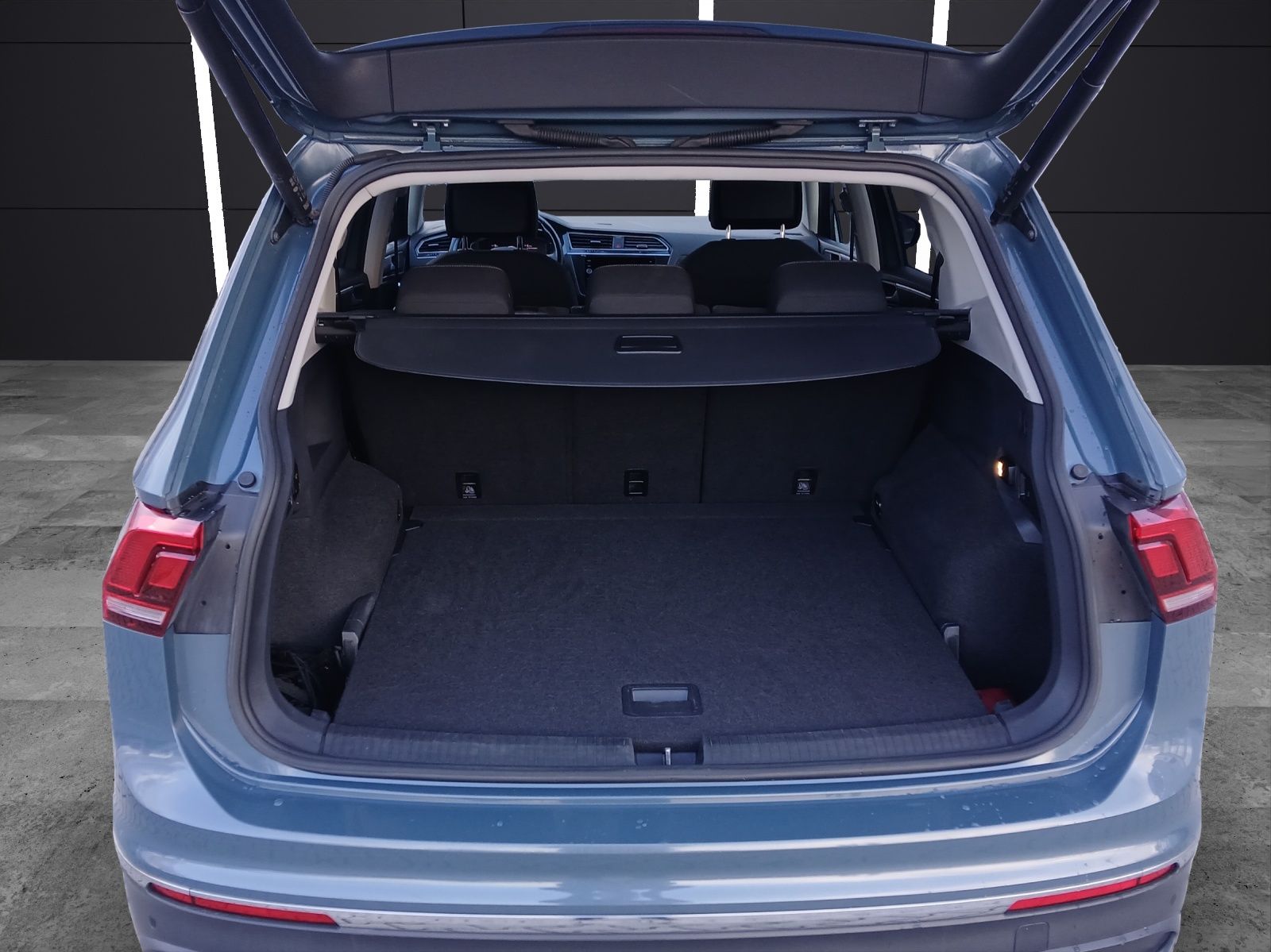 Fahrzeugabbildung Volkswagen Tiguan Allspace TDI Life DSG LED AHK Navi  ACC S