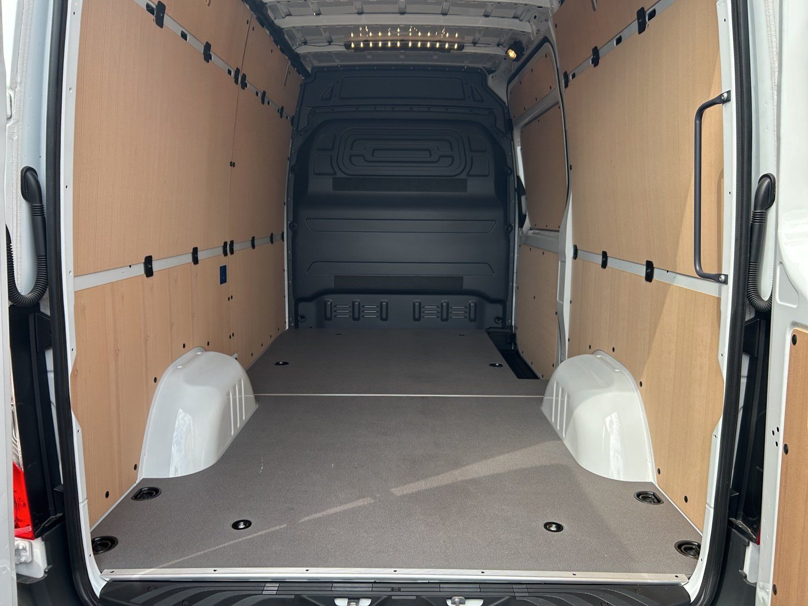 Fahrzeugabbildung Mercedes-Benz Sprinter 317 CDI Kasten PRO L2H2 NAVI AHK