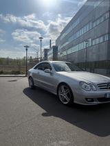 Mercedes-Benz CLK 220 CDI *AUTOMATIK*WENIG KILOMETER* - Mercedes-Benz CLK 220 von privat