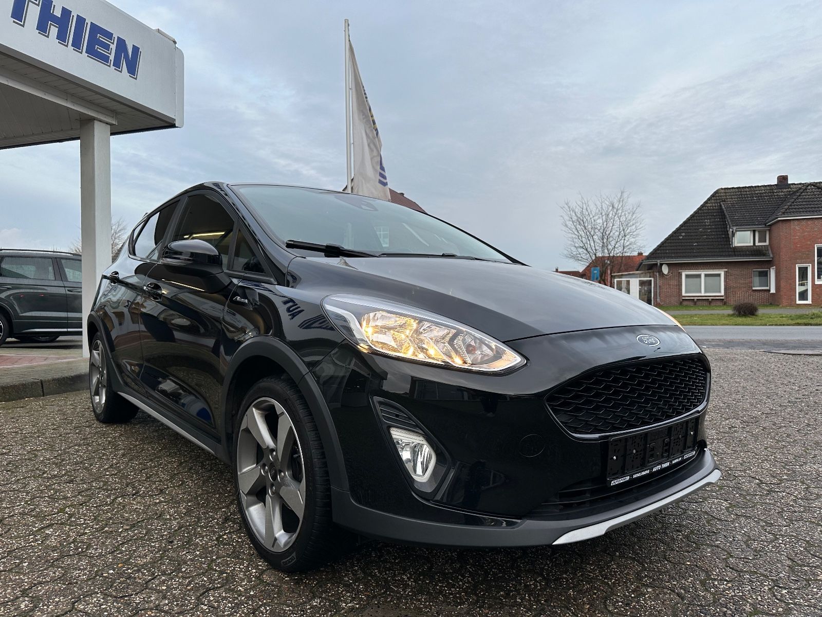 Fahrzeugabbildung Ford Fiesta 1.0 EB Active AppLink/SHZG/EPH/17"