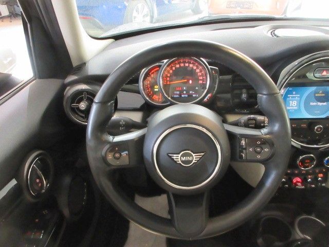 Fahrzeugabbildung MINI Mini Cooper Classic Trim LED/NAVI/SHZ/PANO/LEDER