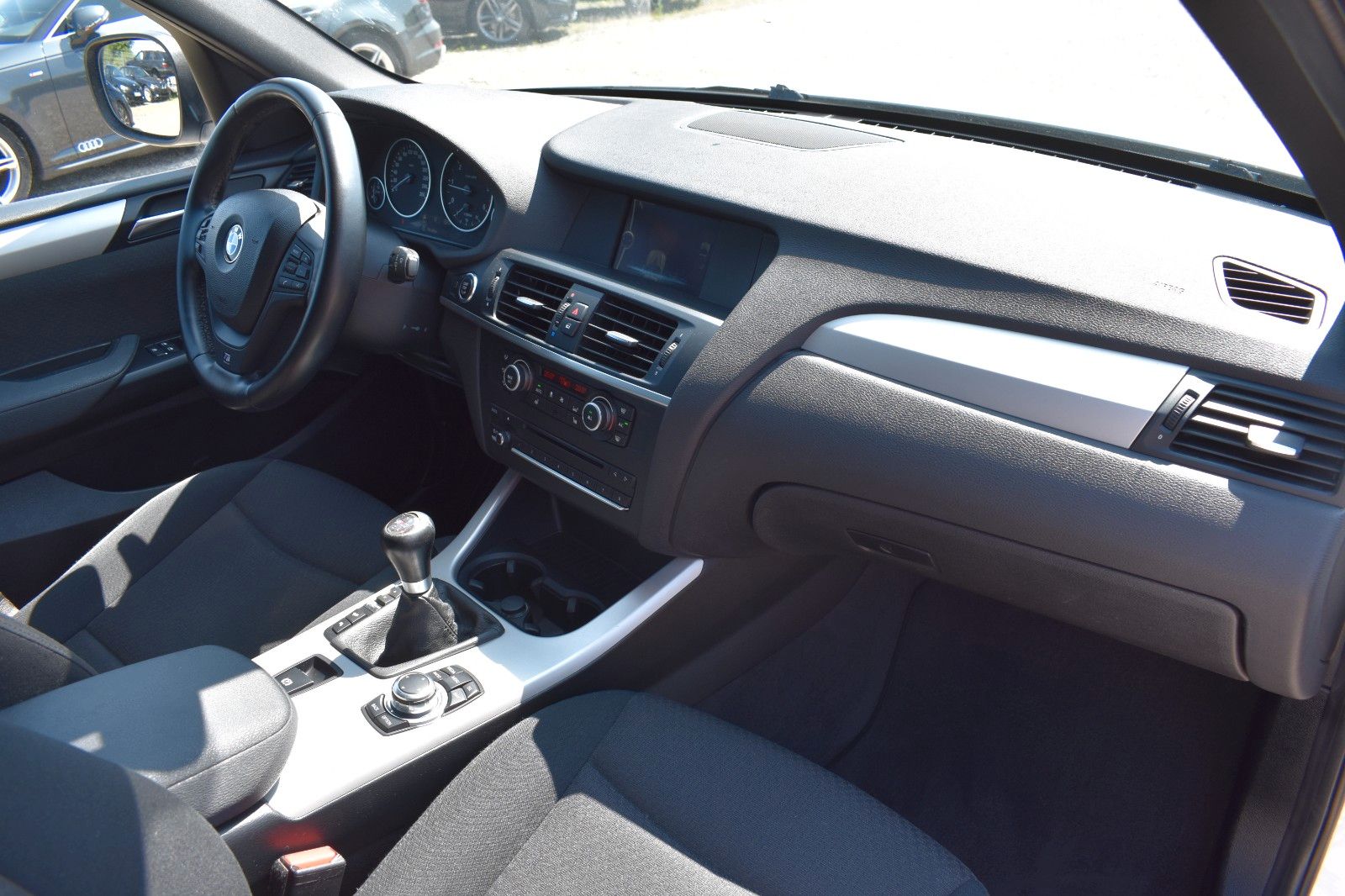 Fahrzeugabbildung BMW X3 xDrive 20 d M Sport  AHK / 19 Zoll/