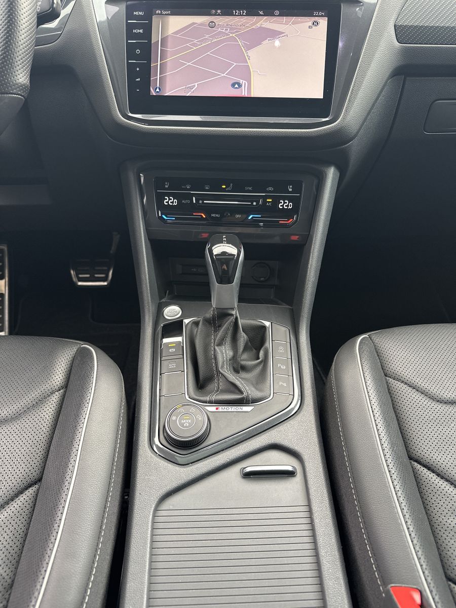 Fahrzeugabbildung Volkswagen Tiguan Allspace R-Line 4M NAV+IQLIGHT+PANORAMA