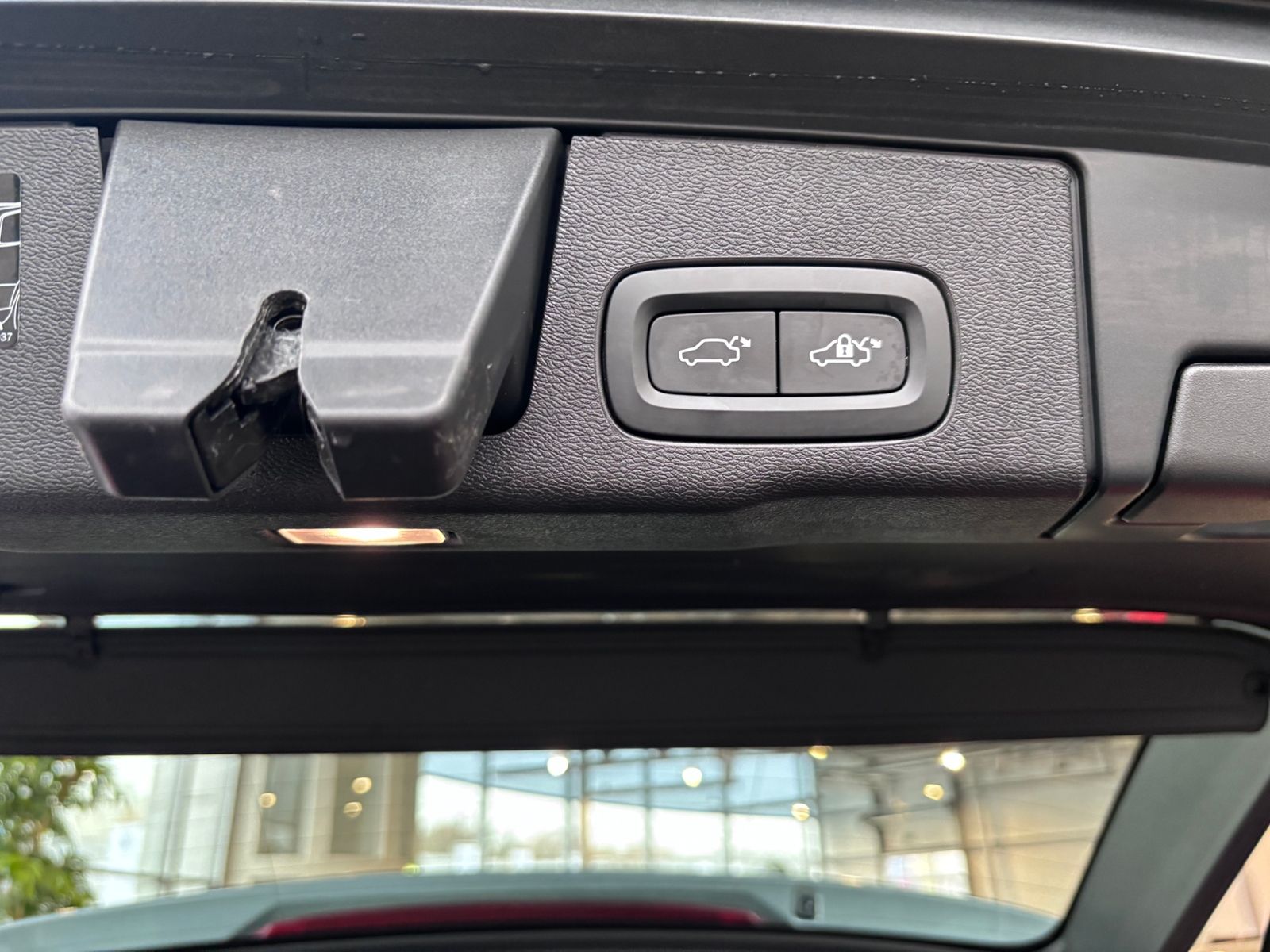 Fahrzeugabbildung Volvo XC60 Momentum Pro 2WD RFK LED LEDER