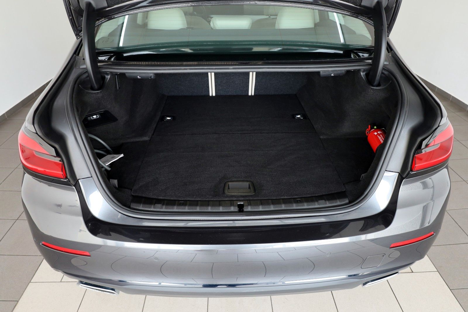 Fahrzeugabbildung BMW 530e Leder,Navi,LED,SpSi,SH,Kamera,Parkassist.