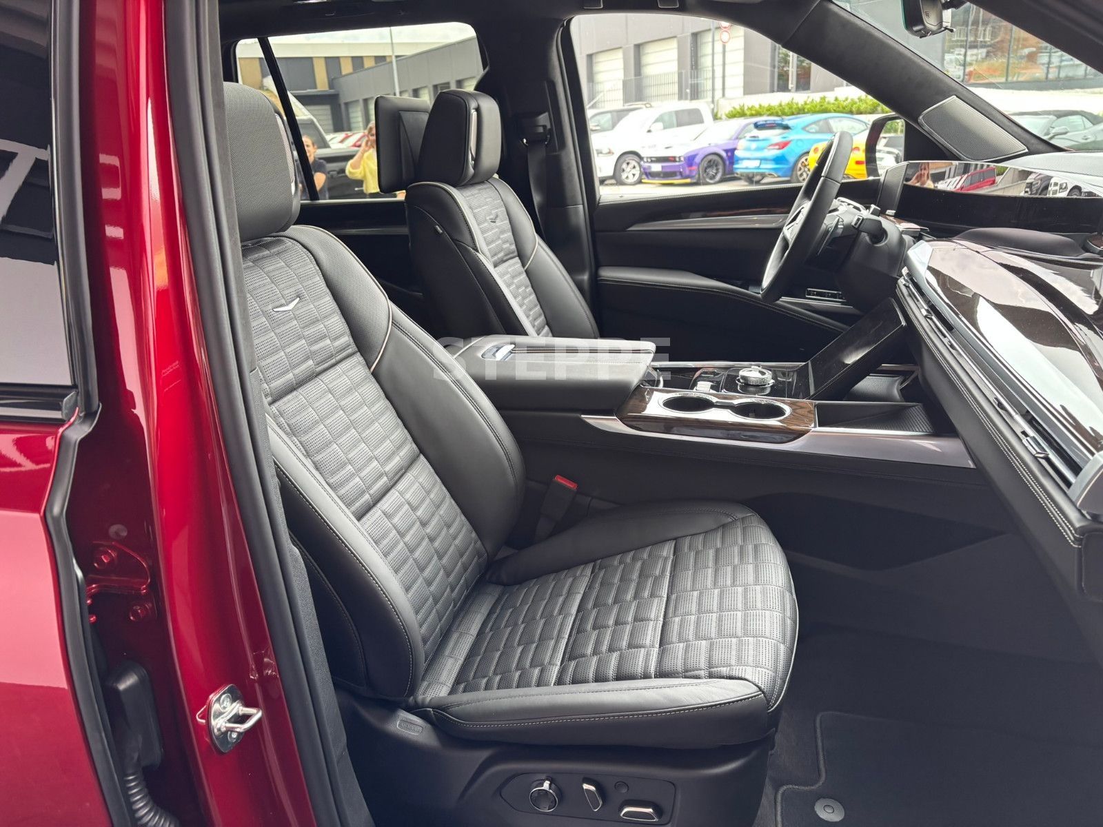 Cadillac Escalade MY26 6.2 V8 SportPlatinum Executive 24"