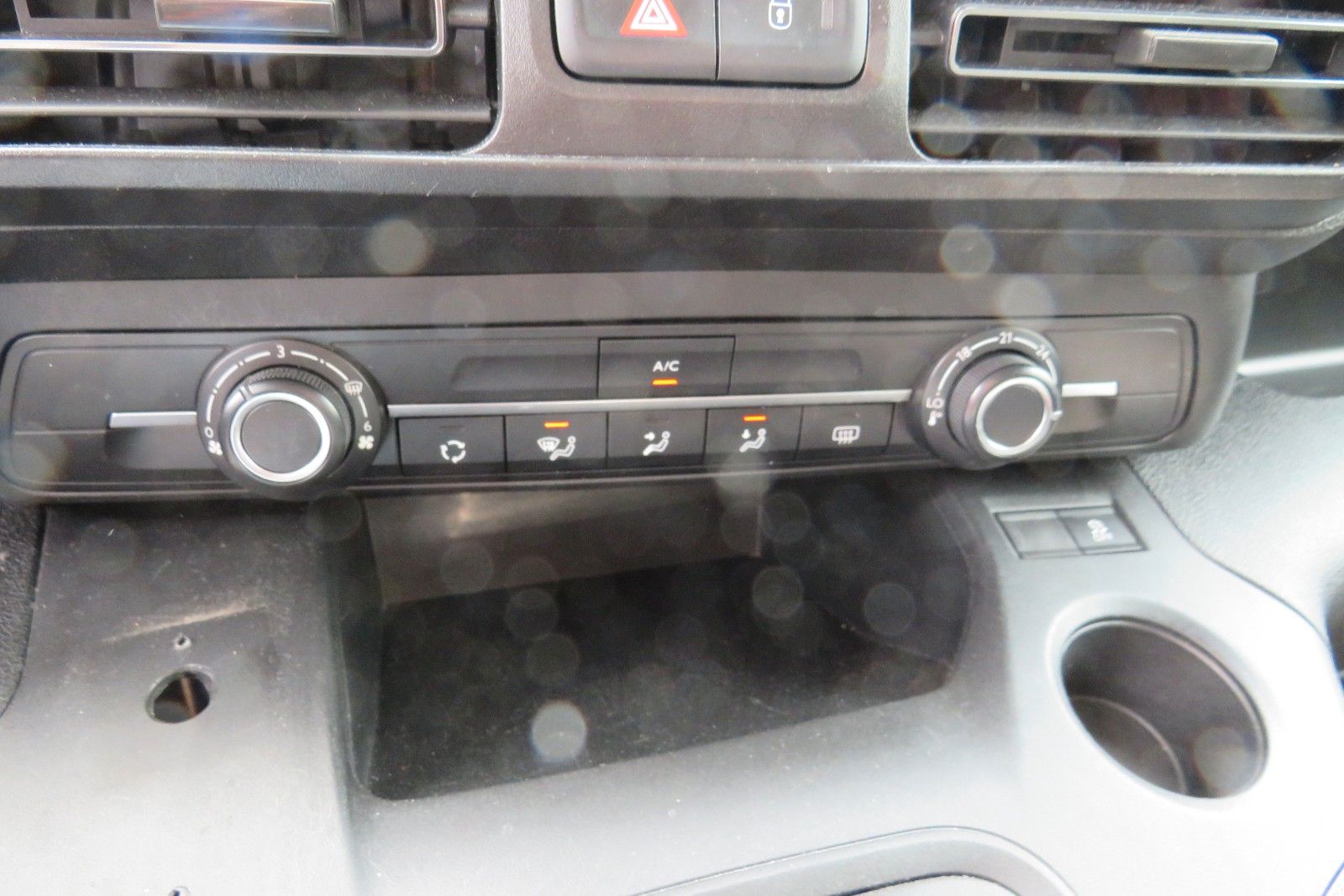 Fahrzeugabbildung Opel Combo Life E Edition NACI APP-CONNECT AHK 1.HD