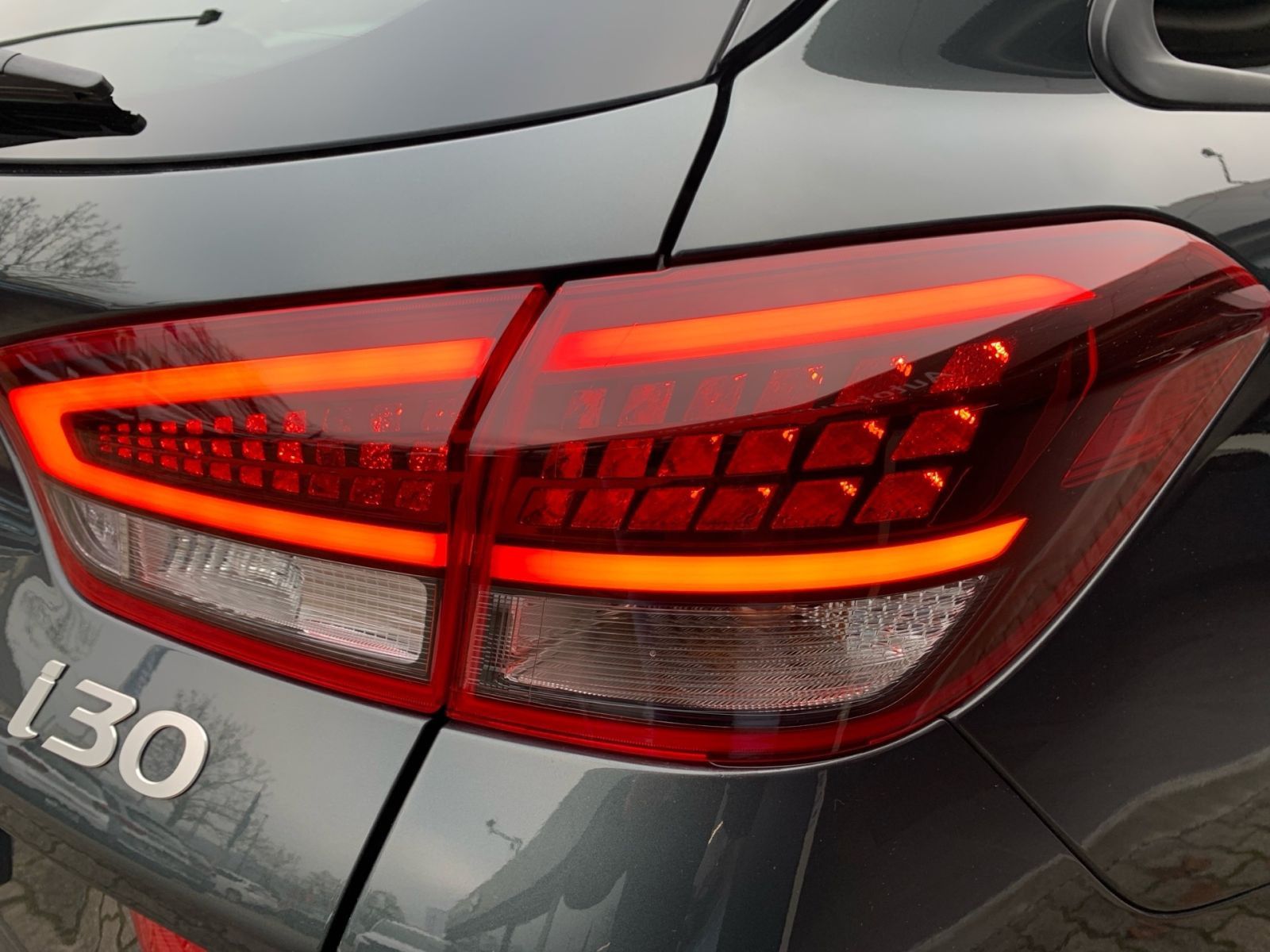 Fahrzeugabbildung Hyundai i30 Kombi 1.0 T-GDI 7-DCT Advantage Navi LED