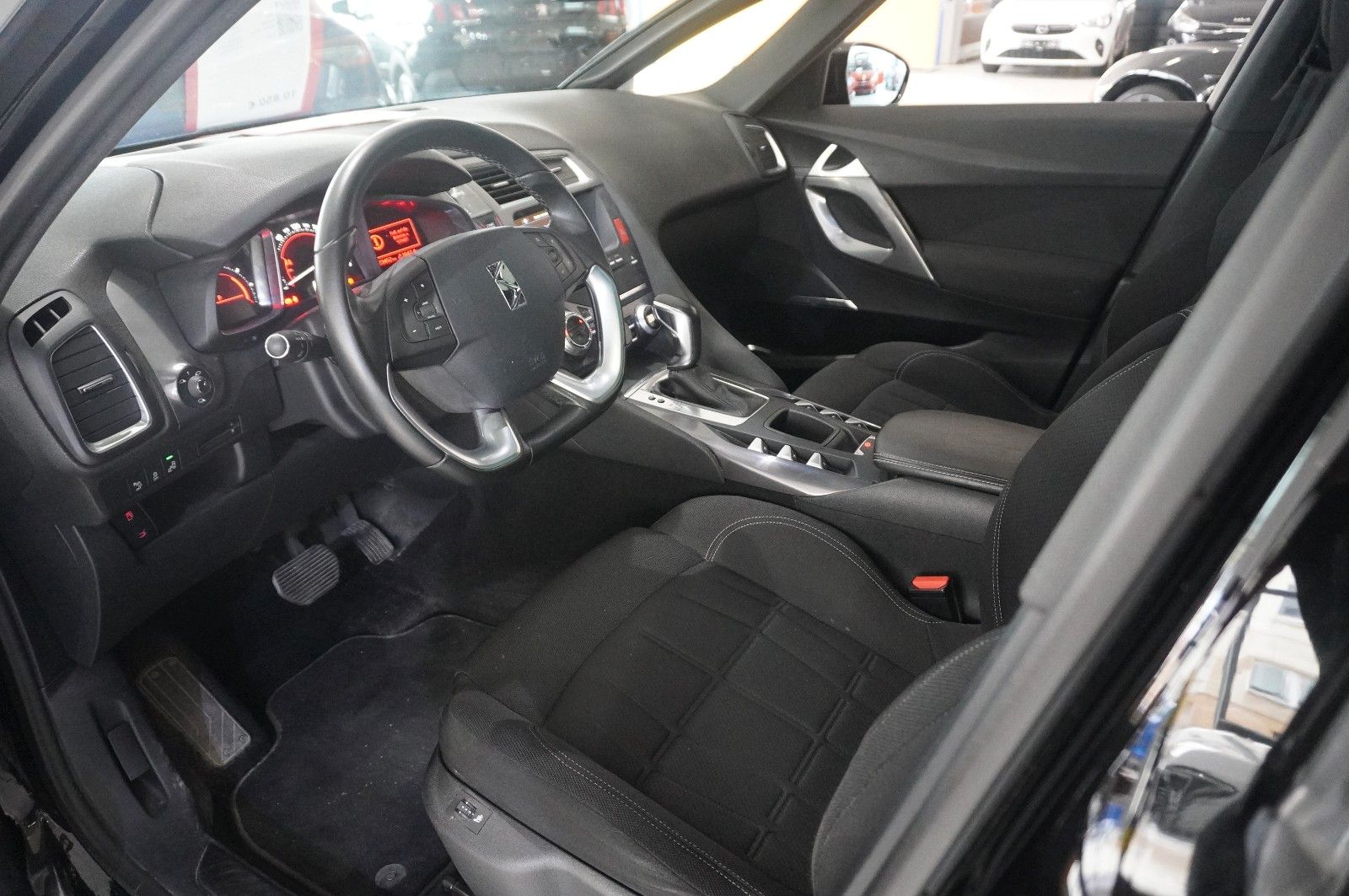 Fahrzeugabbildung DS Automobiles DS5 Lim. 2.0D NAVI/LED/KAMERA/HUD/SPORT/SH/DAB+