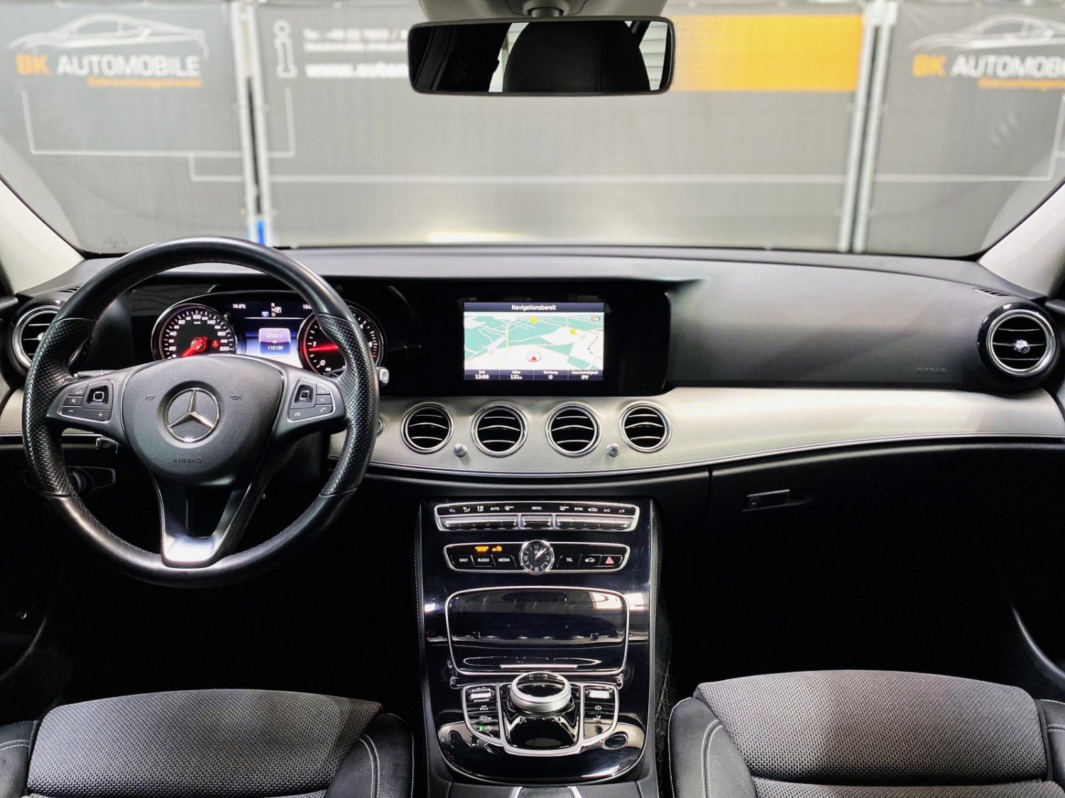 Fahrzeugabbildung Mercedes-Benz E 220 d Avantgarde#MBeam#Kamera#Ambiente#Navi