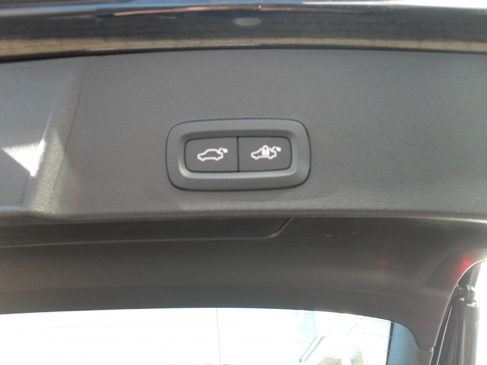 Fahrzeugabbildung Volvo XC 40 B3 Plus Black Edition | 360° | Panor.