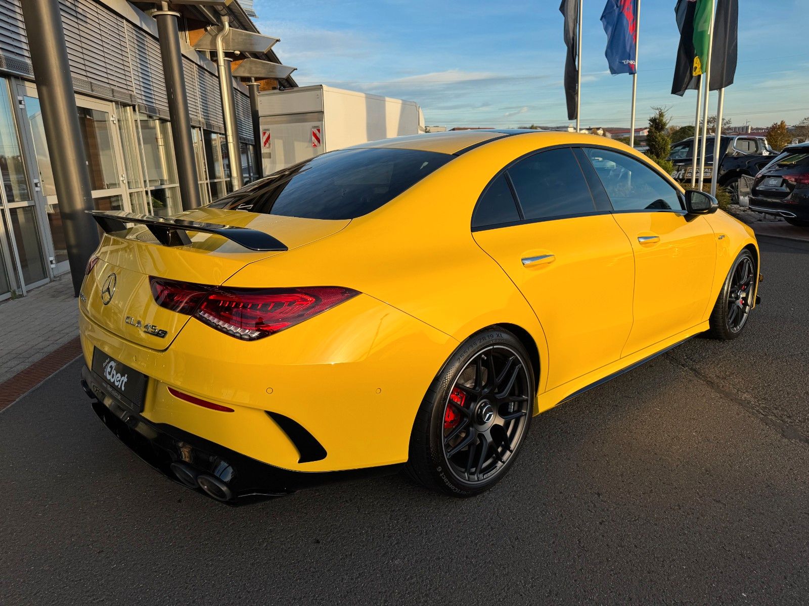 Fahrzeugabbildung Mercedes-Benz CLA 45 AMG+Aerodynamic+Pano+Burm+Multikontur+
