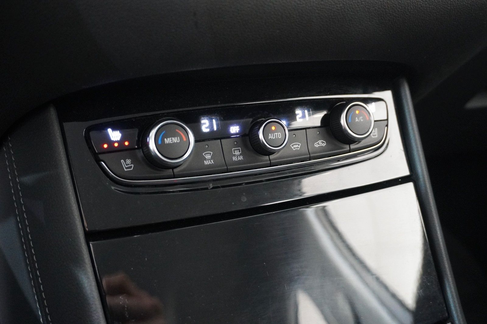 Fahrzeugabbildung Opel Grandland 1.5D ELEGANCE NAVI/LED/KAMERA/SPORT/SH