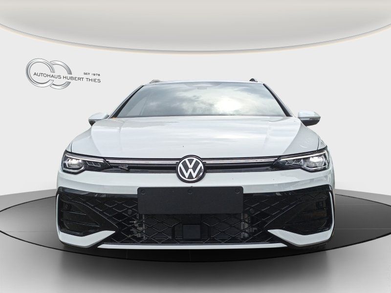 Fahrzeugabbildung Volkswagen Golf Vr. 8 1.5 eTSI R-Line DSG