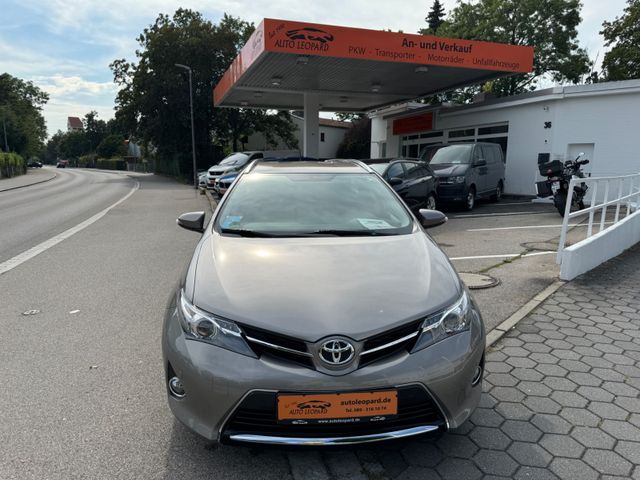 Toyota Auris Touring Sports Life+