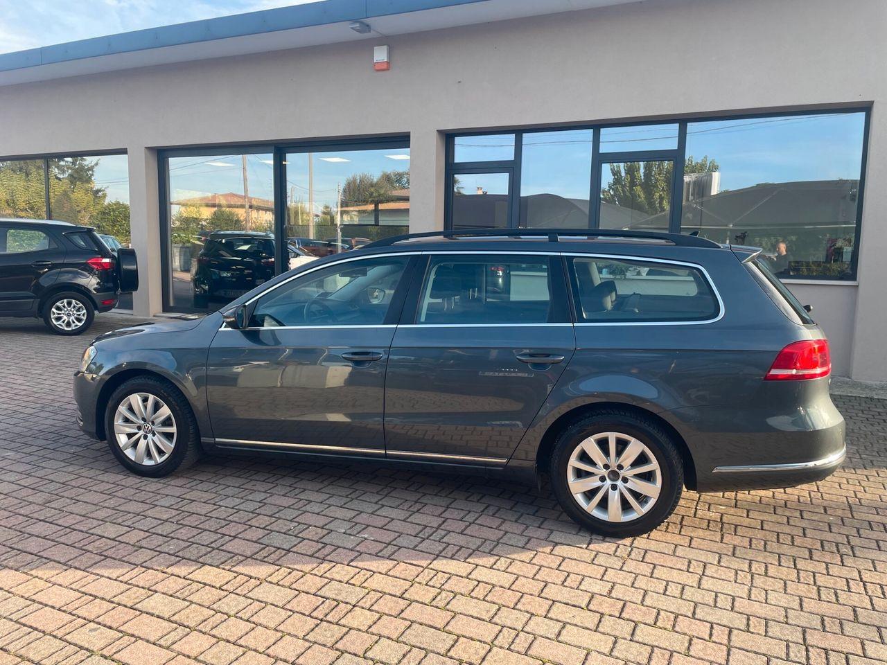 Volkswagen Passat 2014 — rear view