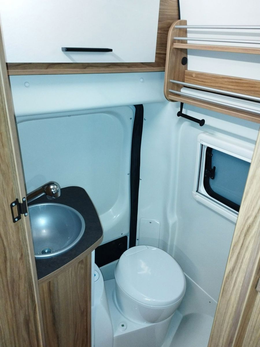 Fahrzeugabbildung Karmann Dexter DE 550 140 PS, Rückfahrkamera