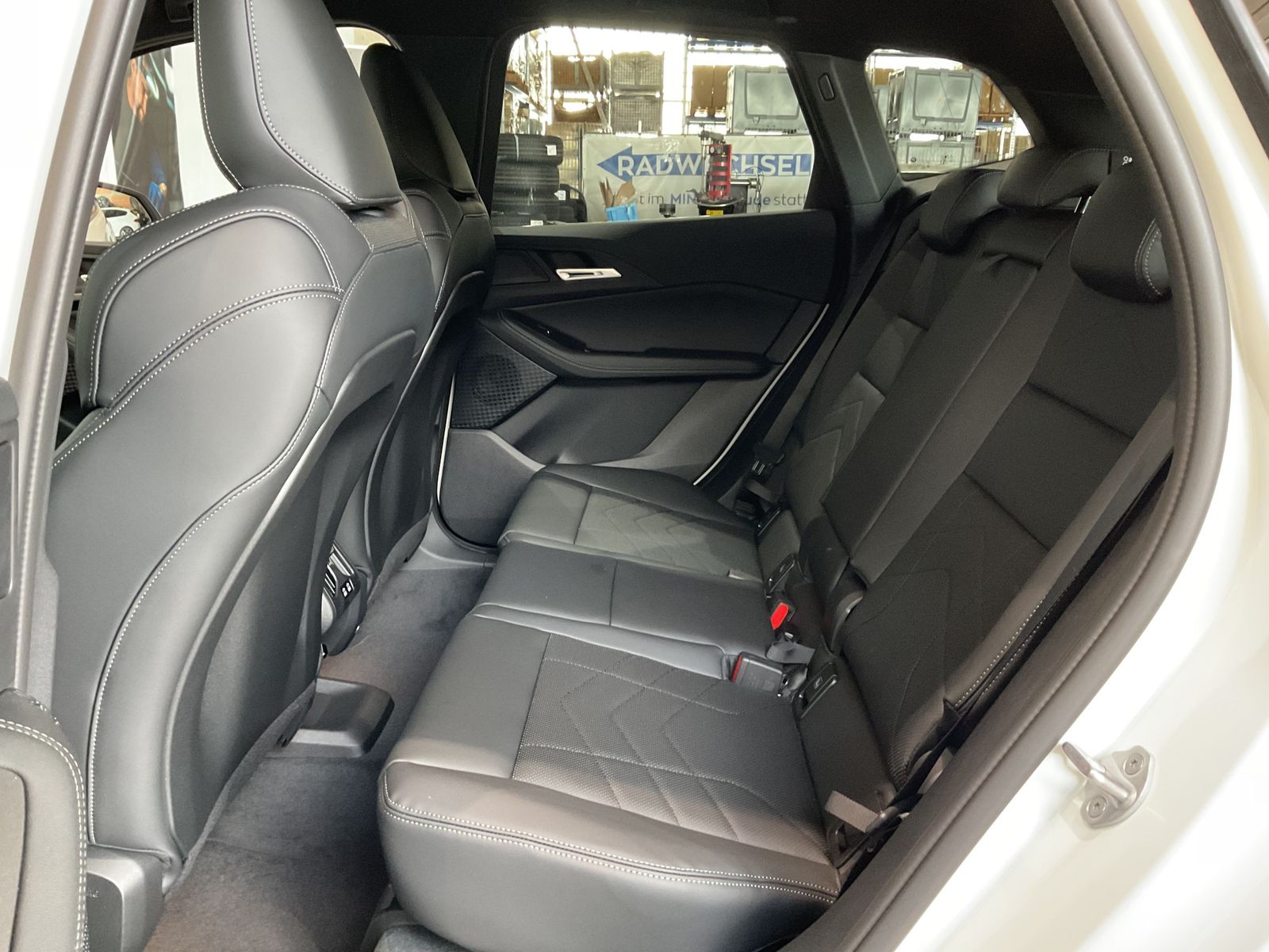 Fahrzeugeinzelansicht 13 Fahrzeugabbildung BMW 218i |Head-Up Disp. |AHK |elektr. Heckklap. DAB