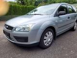 Ford Focus Trend - Ford Focus aus 2005: Kombi