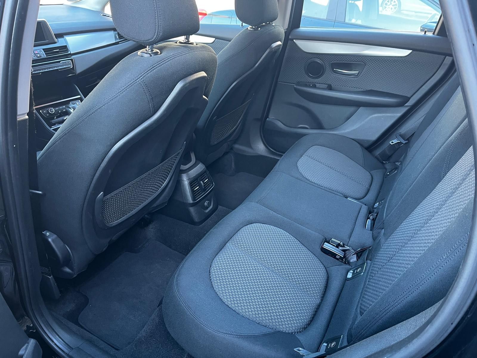 Fahrzeugabbildung BMW 218i Active Tourer PDC SHZ LM UVM