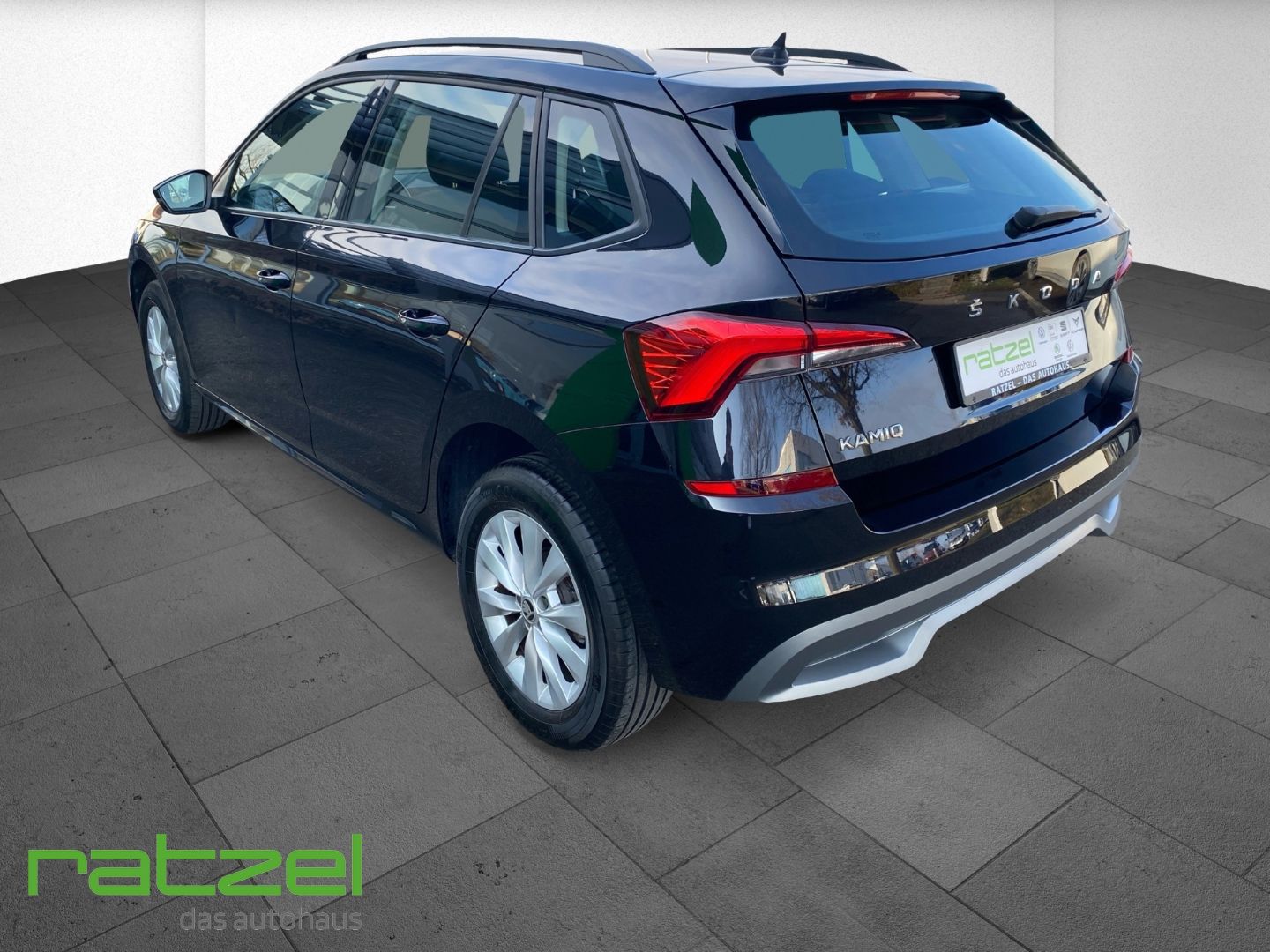 Fahrzeugabbildung SKODA Kamiq Ambition 1.0 TSI DSG RFK LED ACC Apple Car