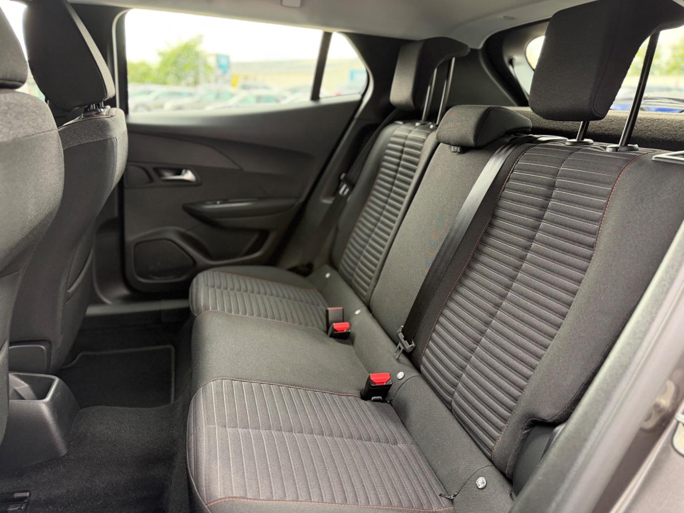 Peugeot 2008 Active Matrix AHK PDC SHZ SpurH