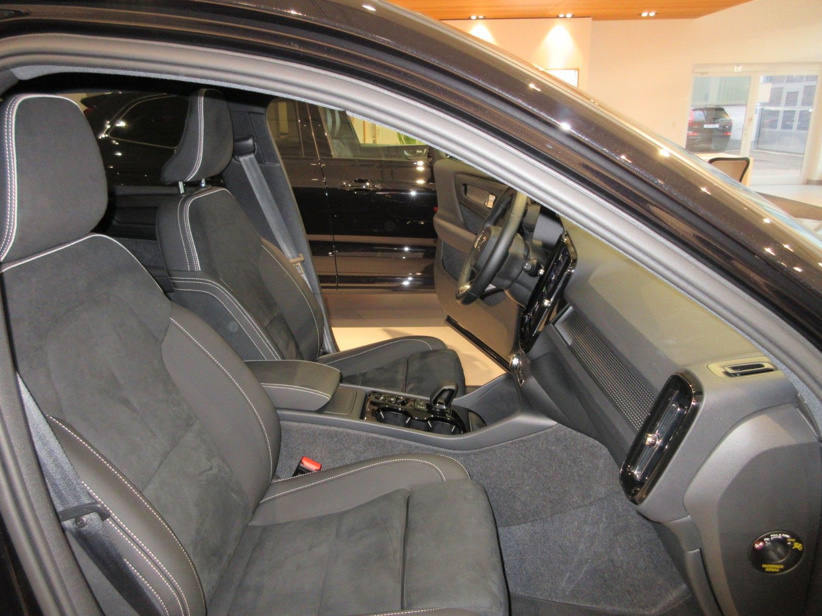 Fahrzeugabbildung Volvo XC 40 B3 Ultra Black Edition | 360° | NS | Navi