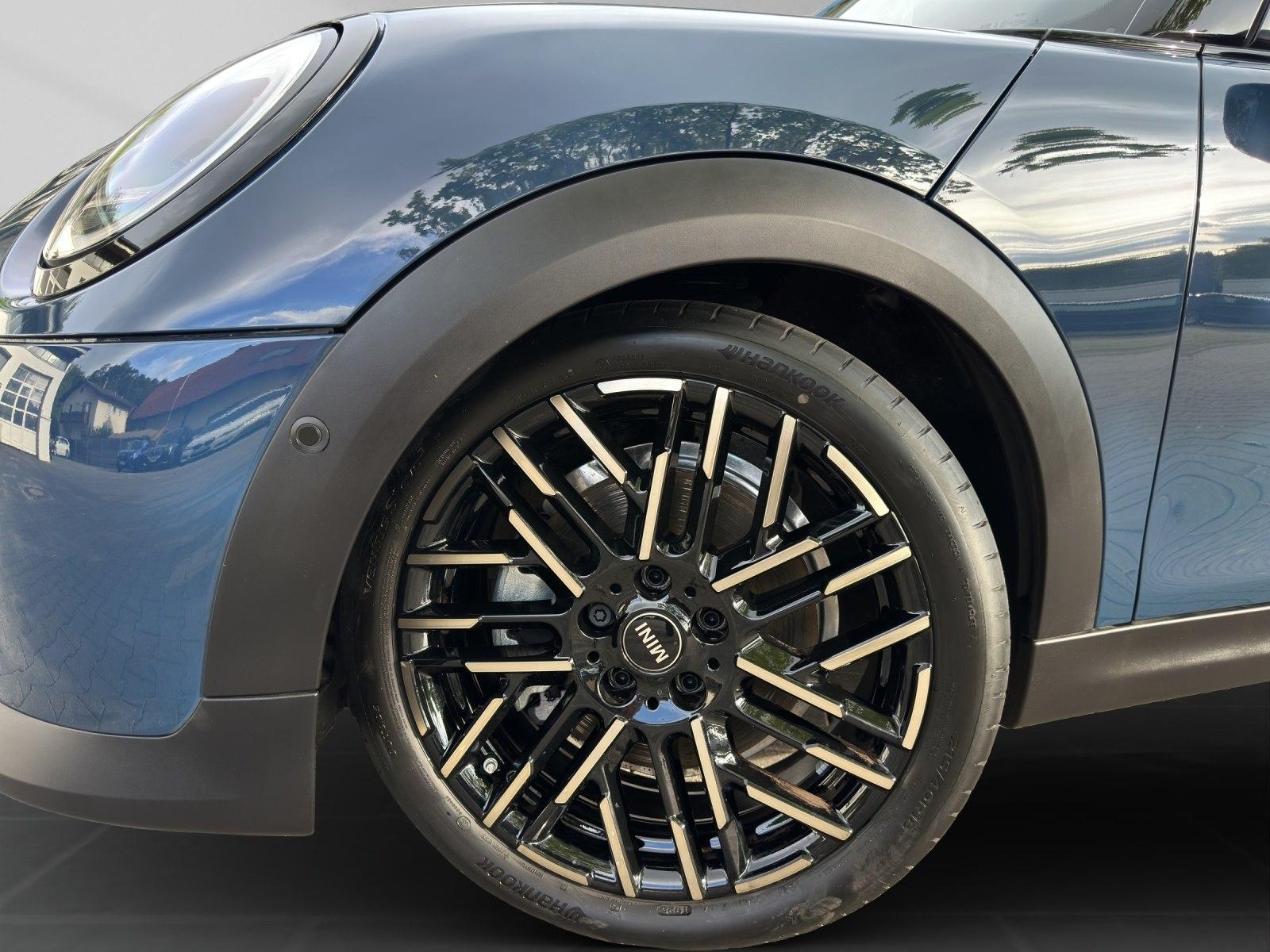 MINI Cooper S Cabrio Favoured 18" JCW Sitze H&K HUD