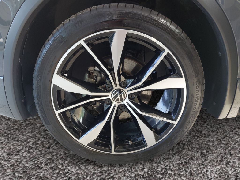 Fahrzeugabbildung Volkswagen Tiguan 1.5 TSI DSG R-Line AHZV Standheizung