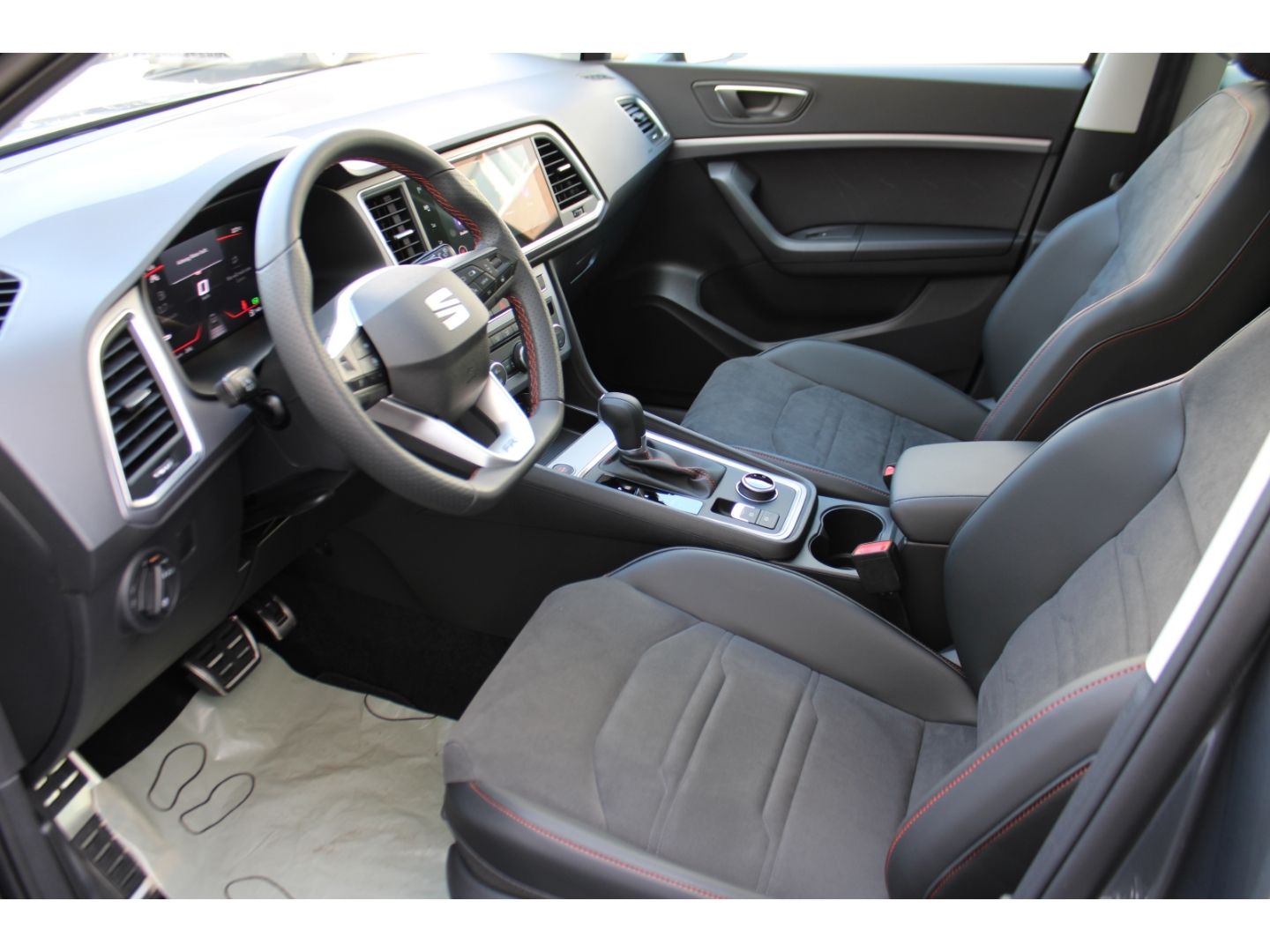 Fahrzeugabbildung SEAT Ateca 1.5 TSi FR ACC LED PDC RFK el. AHK Navi DA