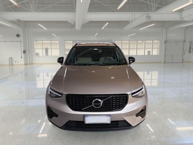 Volvo VOLVO XC40 B3 AUTOMATICO PLUS DARK SUV imagem 2