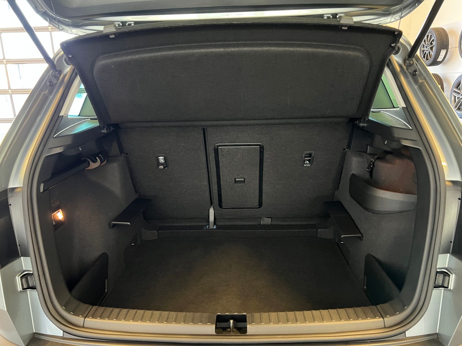 Fahrzeugabbildung SKODA Karoq Style 1.5 TSI DSG *AHK, LED, Kamera, LM'-1