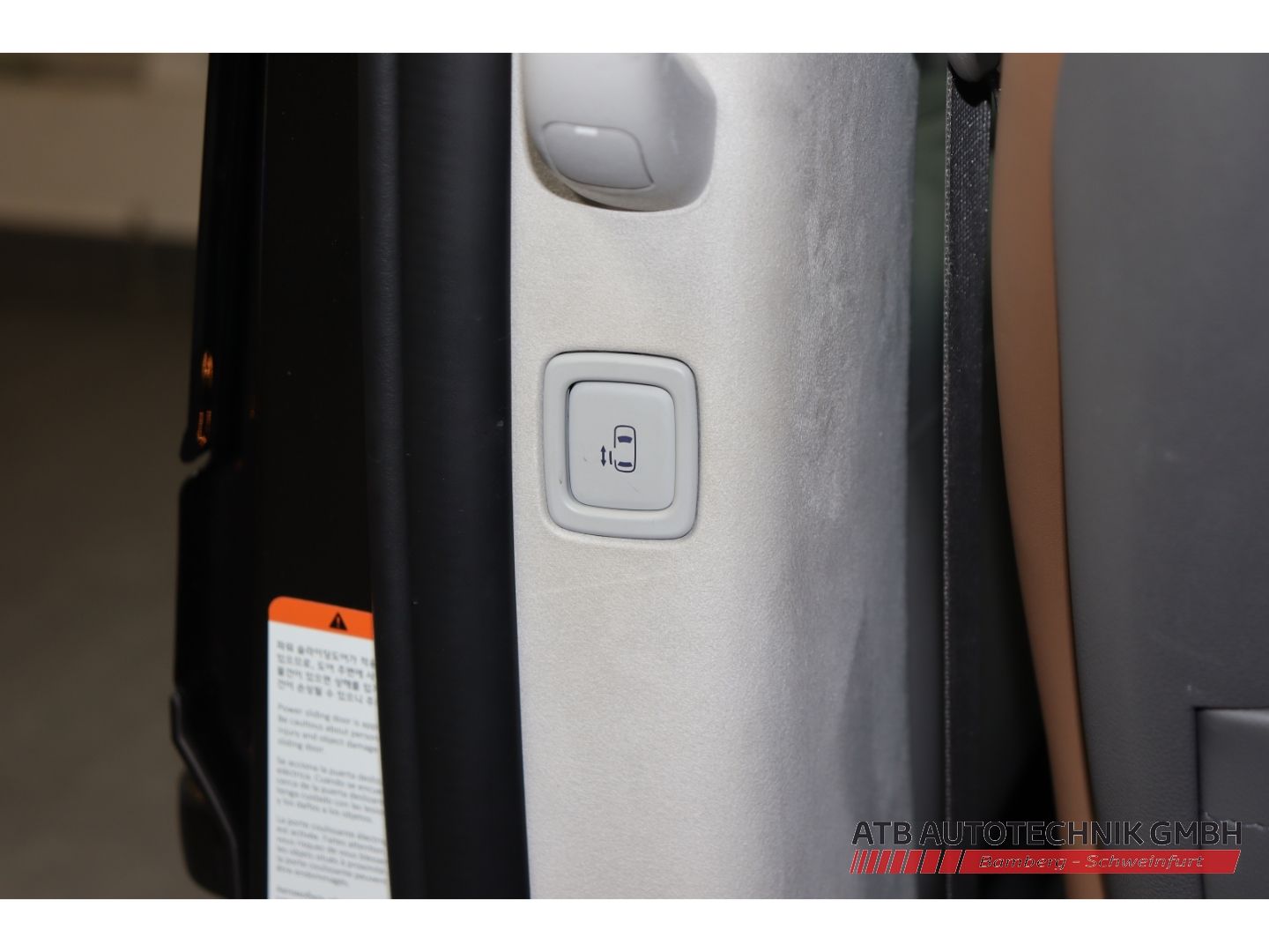 Fahrzeugabbildung Hyundai STARIA Signature 7-Sitzer 2.2 CRDi 7-Sitzer AHK