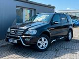 Mercedes-Benz ML 270 CDI Final Edition 1HAND*NAVI*AHK*VollSer* - Mercedes ML 270 mit Schiebedach