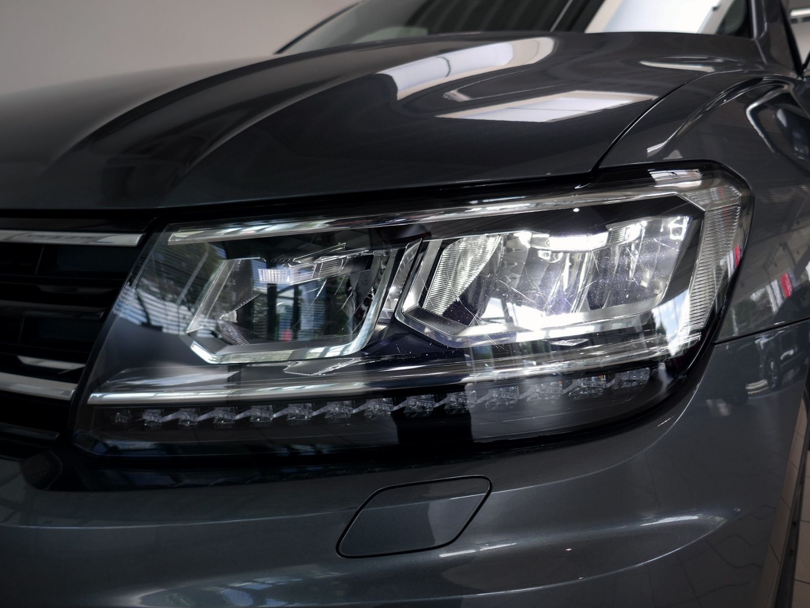 Fahrzeugabbildung Volkswagen Tiguan Highline 2.0 TDI 4MOTION LED AHK RFK ACC