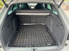 SKODA Superb Combi 2.0 TDI Sportline DSG SKODA Superb Combi 2.0 TDI Sportline DSG