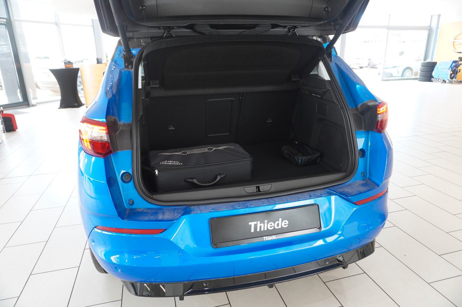 Fahrzeugabbildung Opel Grandland (X) 1.6T GSe 4HYBRID NAVI/LED/KAMERA