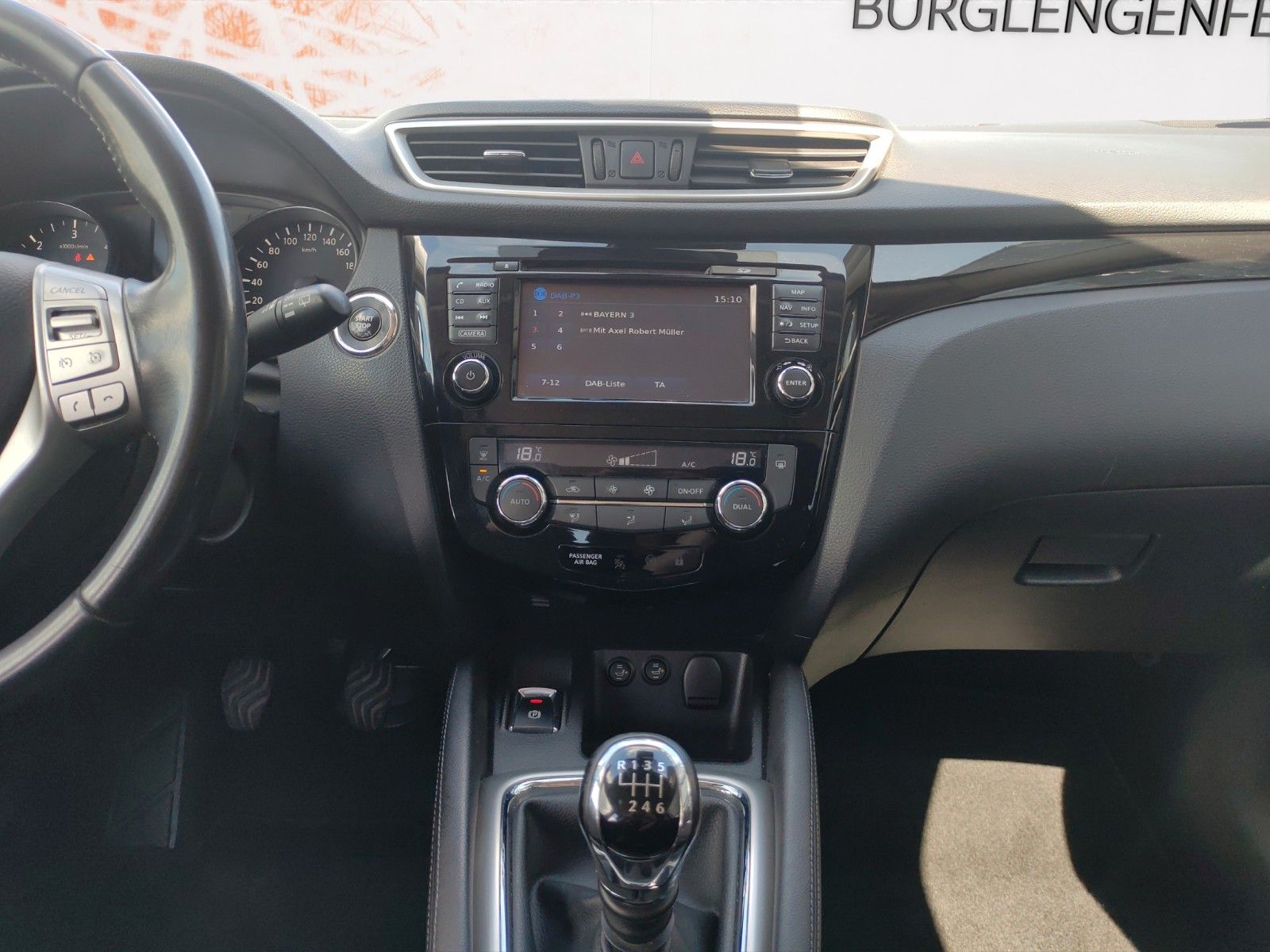 Fahrzeugabbildung Nissan Qashqai 4x4 ! Panoramadach ! Navi ! 360° Kamera