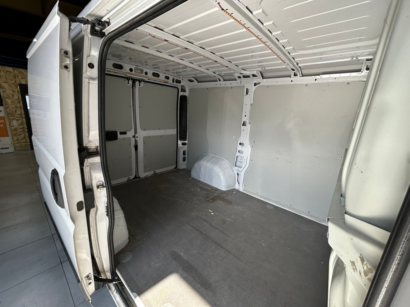 Fahrzeugabbildung Fiat Ducato Kasten 35 140 L1H1 RS: 3000 mm/3-SITZ/KAM