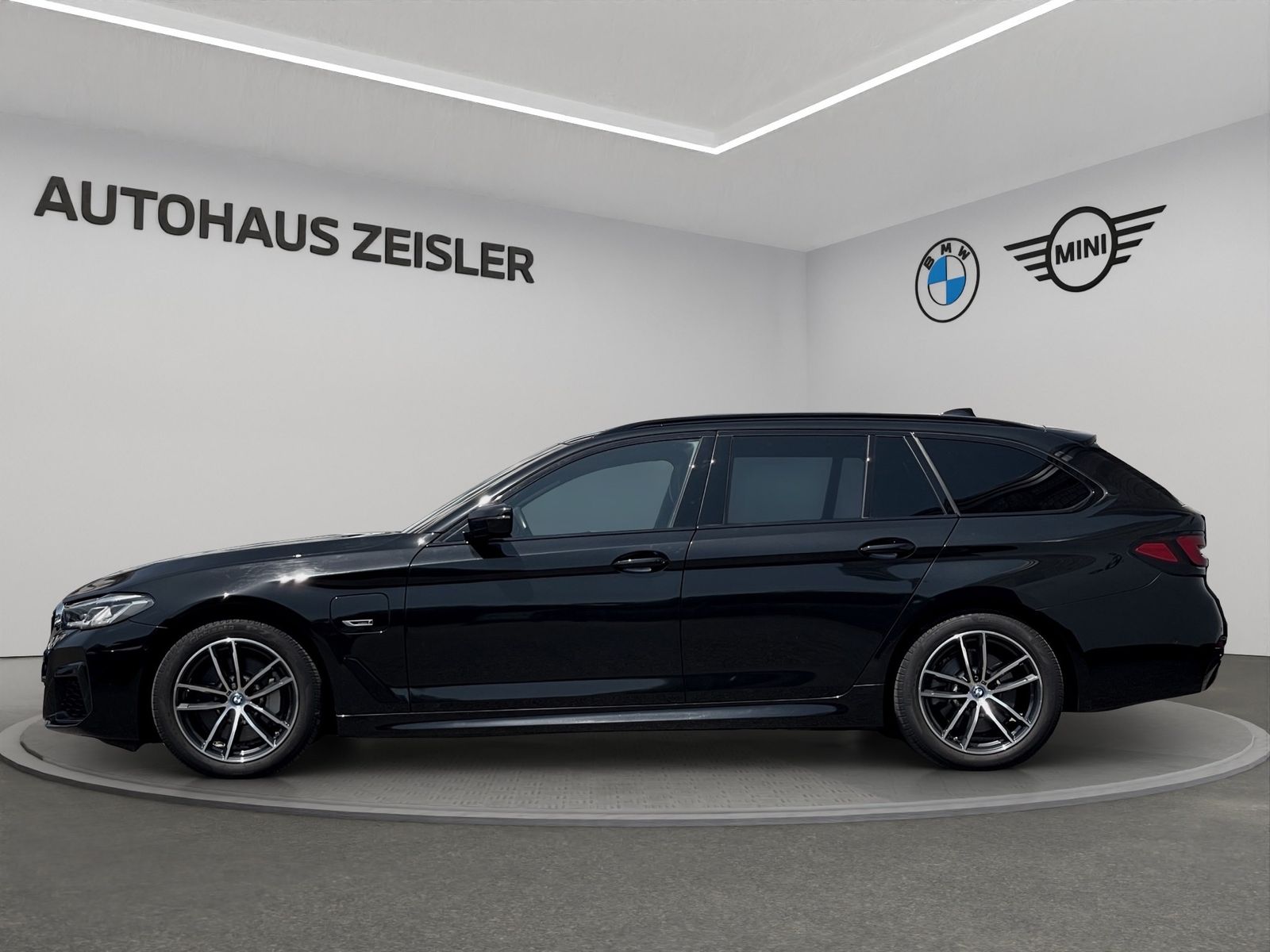 BMW 530e Touring M SPORTPAKET AHK PanoDach Rückfahrk foto 4