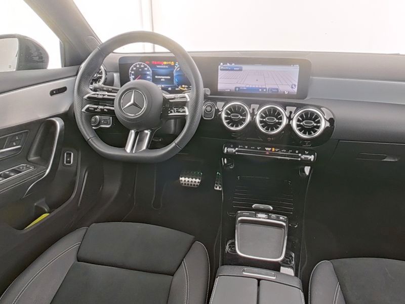Fahrzeugabbildung Mercedes-Benz A 250 e AMG Special Edition+Night+11kW+Totw+Kam