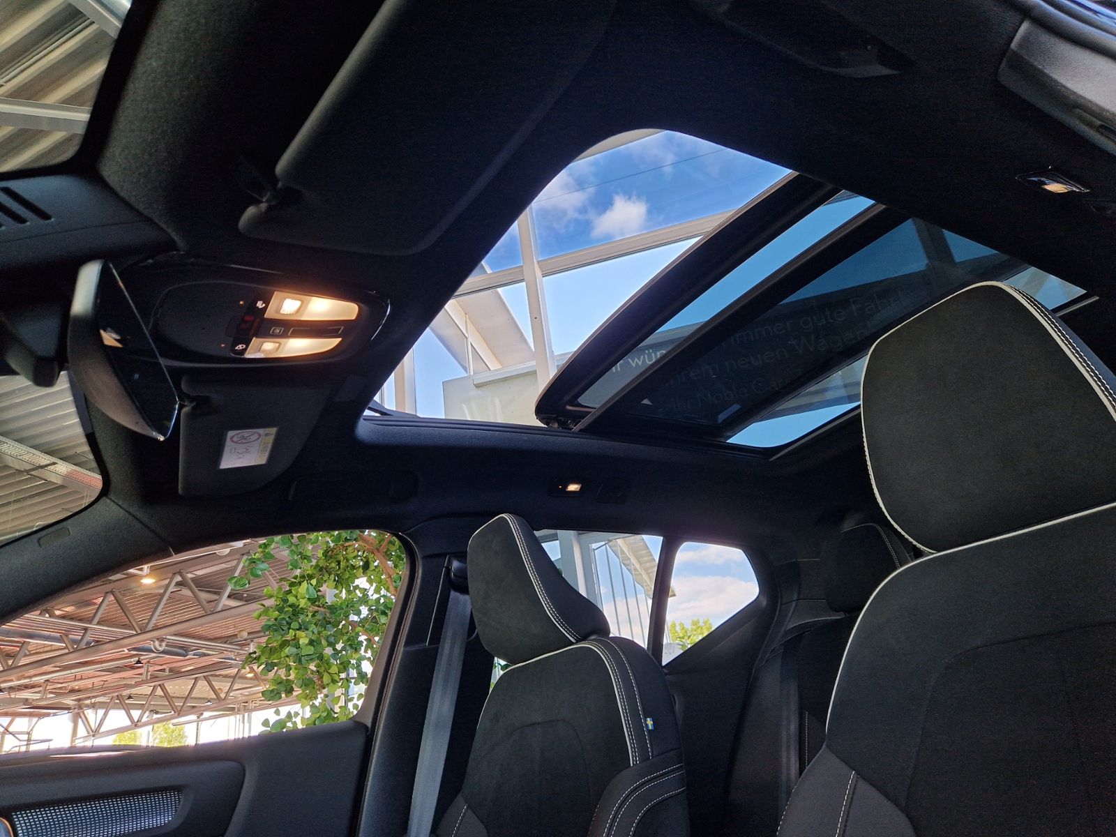 Fahrzeugabbildung Volvo XC40 Ultra Dark PANO KLIMA ALU AHK NAVI