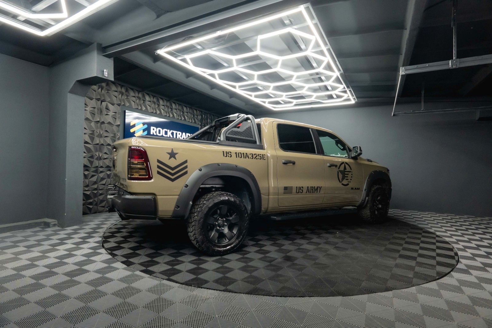 Fahrzeugabbildung Dodge RAM 5.7 V8 HEMI 4x4 NIGHT OFFROAD ARMY STYLE LED