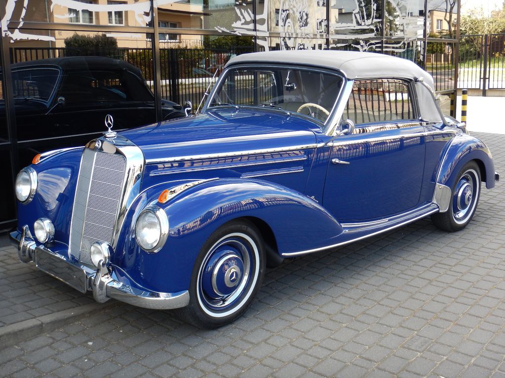Mercedes-Benz 220