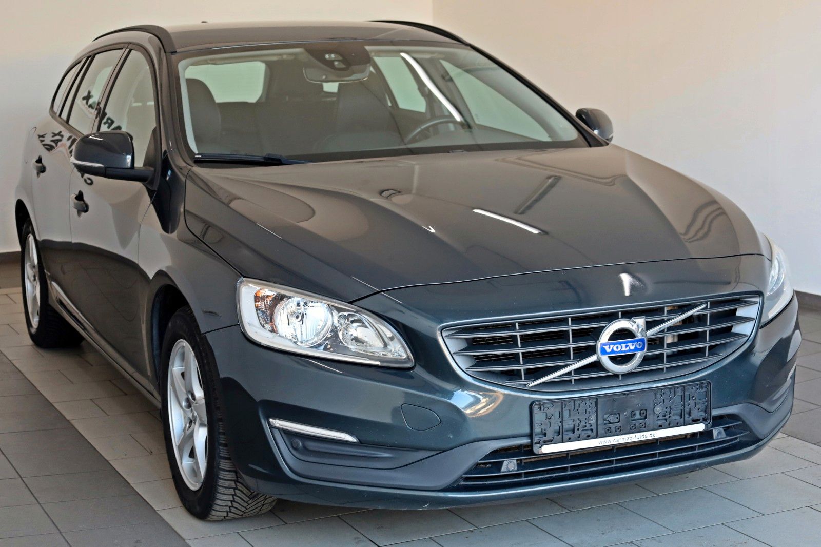 Fahrzeugabbildung Volvo V60 Kombi Linje Business T.Leder,Navi,SH,PDC