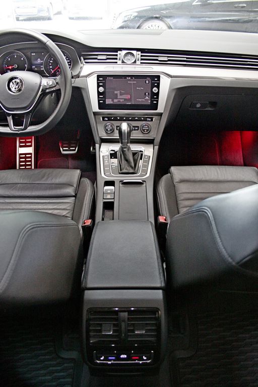Volkswagen Passat Business 4M ACC AHK LEDER KAMERA STANDH