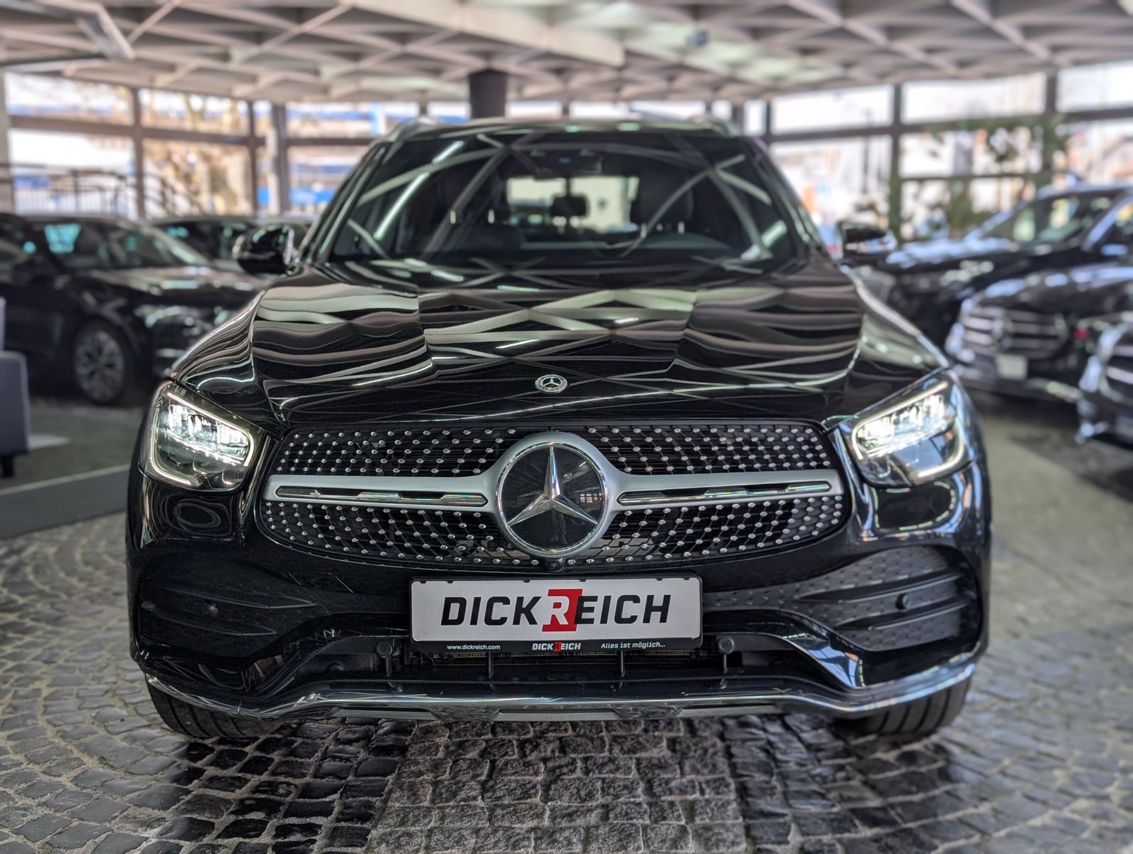 Fahrzeugabbildung Mercedes-Benz GLC 300 de AMG 4Matic PANO LED HUD ACC AMBI VIRT