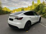 Tesla Model Y Performance, 1. Hand,  8-fach bereift - Tesla Model Y in Essen
