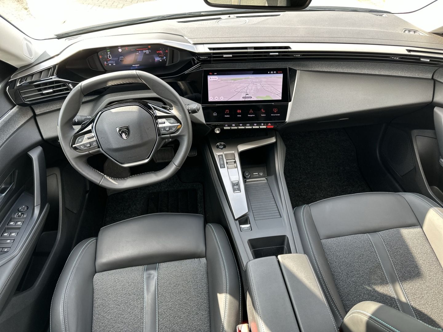 Fahrzeugabbildung Peugeot 308 Allure Blue HDi 130 EAT8 Navi 360 Kamera ACC
